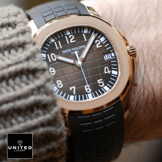 Patek Philippe Aquanaut Rose Gold 5167R-001 Replica on the hand