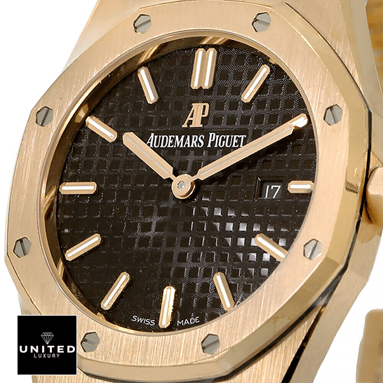 audemars_piguet_royal_oak_quartz_67650OR.OO_.1261OR.01_unitedluxury_pinkgold_women