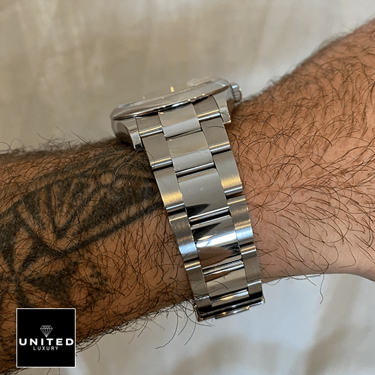 Rolex Datejust 126200-0008 White Dial Swiss Super Clone rolex datejust 126200 0008 replica bracelet The Rolex Datejust 126200-0008 on his arm & oyster Bracelet