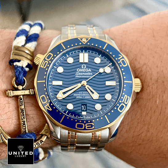 Omega Seamaster Diver Master Co-Axial 210.20.42.20.03.001 Exceptional Replica 1:1 omega seamaster diver 300m 210.20.42.20.03.001 replica wrist Omega Seamaster Diver 300m Gold Blue Dial Replica on the man wrist