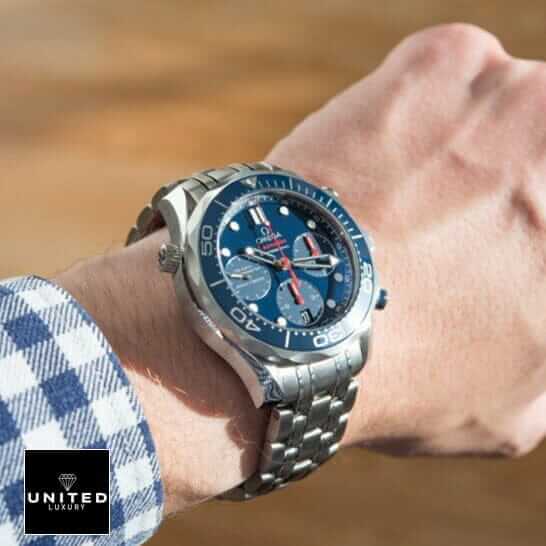 Omega Seamaster Blue Dial 300m Stainless Steel Bracelet Replica on the man wrist