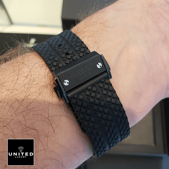 Hublot Big Bang 301.CX.130.RX "Black Magic" Top Tier Replica Edition hublot big bang 301.cx .130.rx replica fold 1 Hublot Big Bang 301.cx_.130.rx Black Rubber Bracelet Replica on the wrist