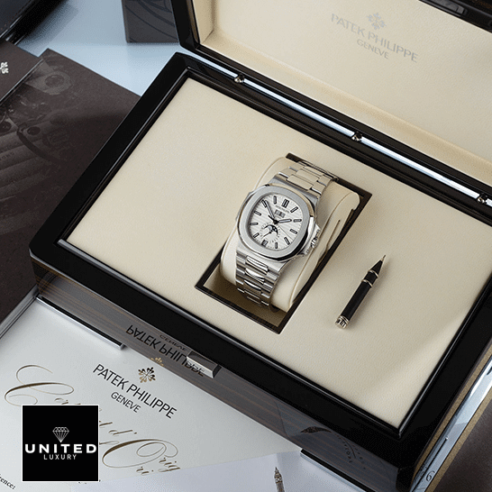 Patek Philippe Nautilus Annual Calendar 5726 "White Dial" Super Accurate Clone patek philippe nautilus 5726 white dial man Patek Philippe Nautilus 5726 White Dial Replica in the box