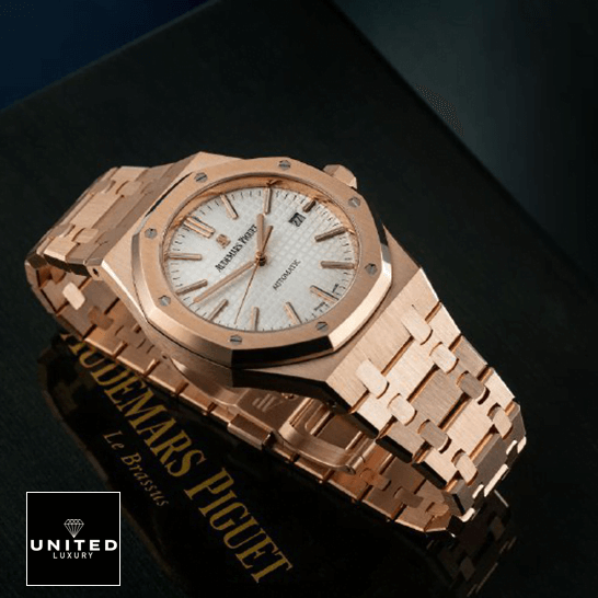 Audemars Piguet Royal Oak 15400OR.OO.1220OR.02 High-End Replica 1:1 audemarspiguet royaloak 15400OR.OO .1220OR.02 replica 41mm Audemars Piguet Gold White Dial Replica on the audemars piguet box